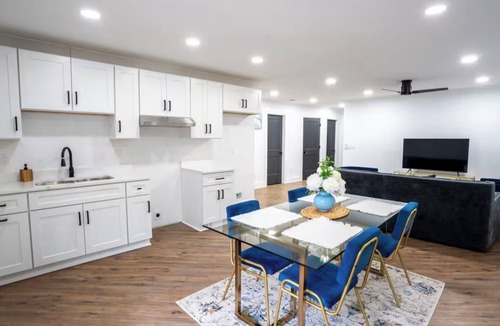Charlotte House | Luxury 5BR Charlotte Home, Near uptown & Airport!