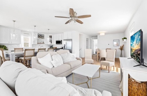 Villas House | Luxury 5BR Custom Home One Block From The Water