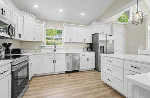 La Follette House | Luxury 6-Bedrm Mountain Lake Retreat with dock slip, Sleeps 18|