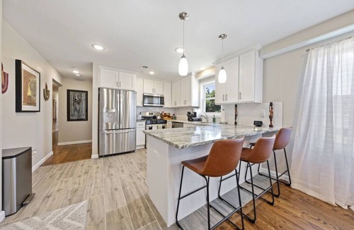 Newark Villa | Luxury 7BR Group Retreat that Sleeps 20 | 2 Kitchens | Near NYC + EWR