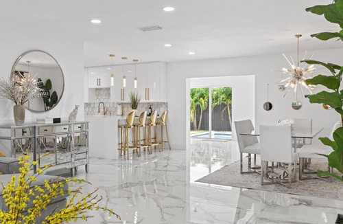 Kendale Lakes House | Luxury 7BR Retreat w/Games, Pool & Mini Golf