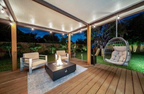 Golden Glades Villa | Luxury 7BR Villa Vizcaya Pool Sauna Gym Golf