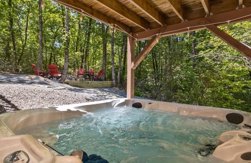 Lake Lure Cabin | Luxury and Comfort in Lake Lure~Hot Tub~Fire pit
