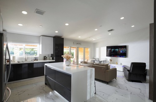 Tamiami House | Luxury and Spacious house with pool and lush garden in Miami