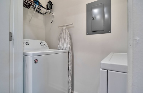 Church Street Apartment | Luxury Apartment Home minutes away from Airport