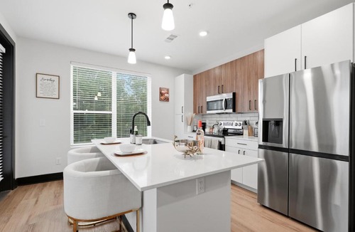 East Side Apartment | Luxury Atlanta Retreat -Near Mercedes-Benz Stadium