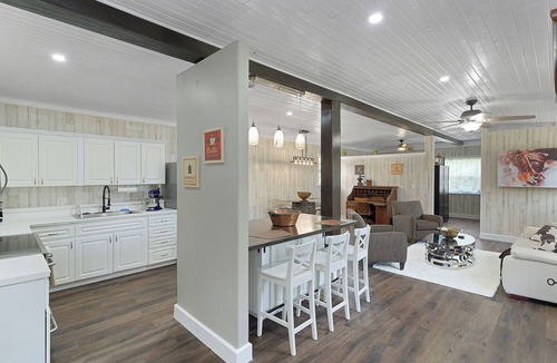Howey-in-the-Hills House | Luxury Barn Apartment in charming Howey-in-the-Hills - Best of Both Worlds!