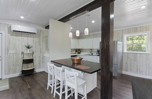 Howey-in-the-Hills House | Luxury Barn Apartment in charming Howey-in-the-Hills - Best of Both Worlds!