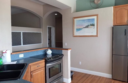 Bayshore Gardens Apartment | Luxury Bayview Wellness Retreat w/Pool, Salt-Water Jacuzzi, Hot Tub.+ more!