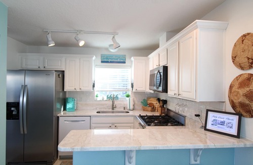 Marineland Acres House | Luxury Beach House, Private Salt Pool. Walk to the Private Beach