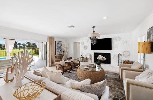 Moorings House | Luxury Beach House with a View
