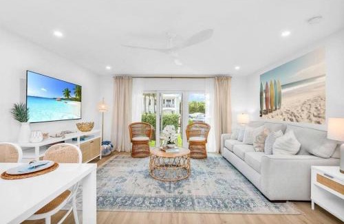 Juno Beach Apartment | Luxury Beachside Condo 1 Steps to the Beach