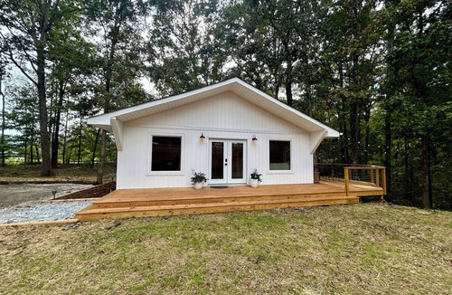 Travelers Rest House | Luxury Bungalow w/Scenic Tree View - near Travelers Rest & Furman University.