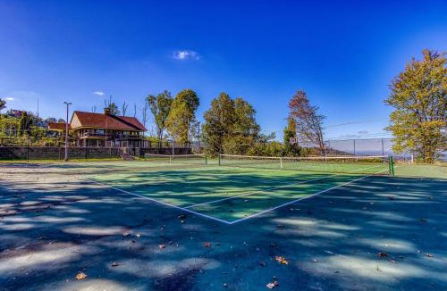 Chalet Village North Villa | Luxury Cabin 4BR 5BA Amazing View Indoor Pool Huge Game Room WiFi Fire Pit