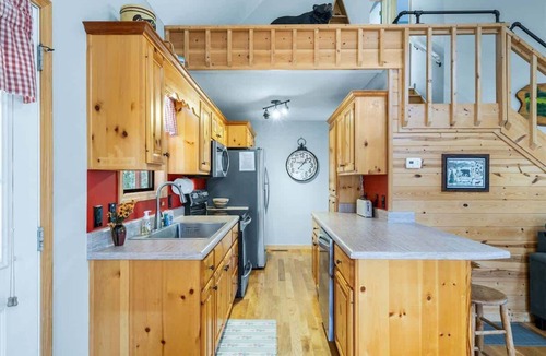 Blairsville Cabin | Luxury Cabin w/New Spa, Game Room & Firepit