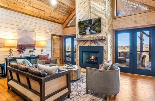 Ellijay Cabin | Luxury cabin with hot tub, epic views & space for 12—escape to The Stag’s Leap!
