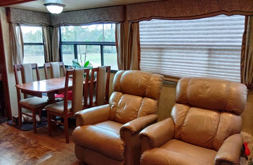 Reddick House | Luxury camping on horse farm in Reddick.