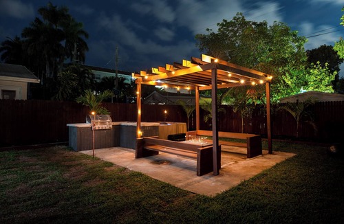 Royal Poinciana House | Luxury Casa Cusco in Hollywood [Hot Tub & Backyard Oasis]