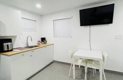 Conway Apartment | Luxury! Centrally Located 1 Bedroom Apart Orlando.