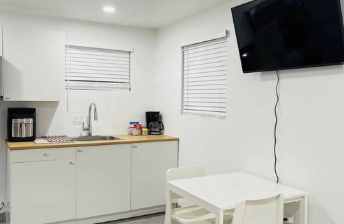 Conway Apartment | Luxury! Centrally Located 1 Bedroom Apart Orlando.