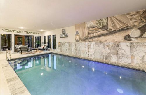 Sevierville Ski Chalet | Luxury Chalet - Indoor Pool - Arcades - 24 Guests - Resort Amenities