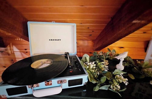 Clarkesville Ski Chalet | Luxury Chalet Near Helen Hot Tub, Fire Pit, Pool Table, Hammock & Creek