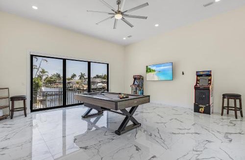 Yacht Club House | LUXURY - Close to Beach! - Pool Table, Heated Pool & Spa - Serenity Oasis - Roelens