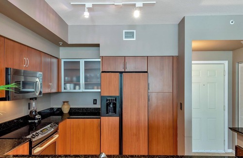 East Ocean Ave Condo | Luxury condo on the intercoastal with resort style amenities. Walk to beach,cafe