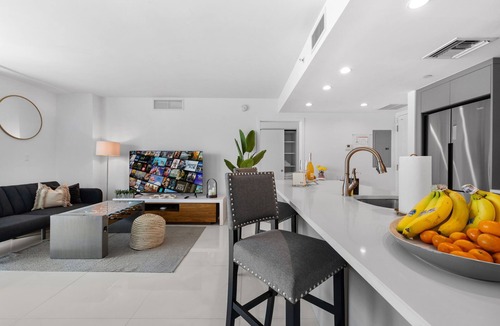 Bay Harbor Islands Apartment | Luxury Condo w/Rooftop Pool ~ 5-Min to Beach