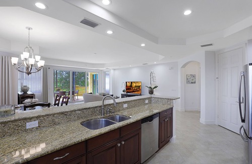 Vineyards Condo | Luxury condo with Beautiful Lake and Golf Course in Vineyards Community