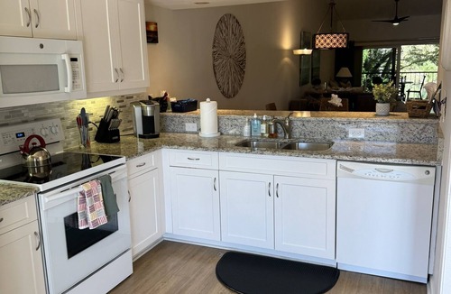 Naples Condo | Luxury condo with resort pool, 10 mins to 5th & beaches