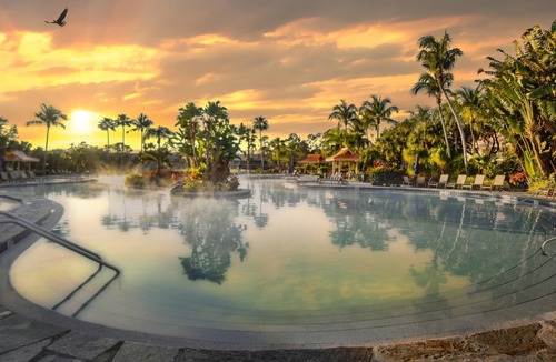 Naples Condo | Luxury condo with resort pool, 10 mins to 5th & beaches