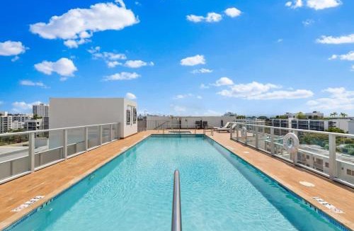 Bay Harbor Islands House | Luxury Condo with Rooftop Pool - 5-Min to Beach