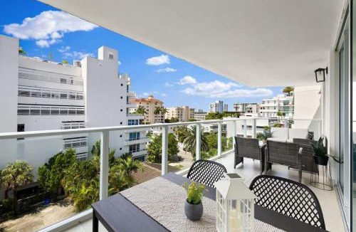 Bay Harbor Islands House | Luxury Condo with Rooftop Pool - 5-Min to Beach