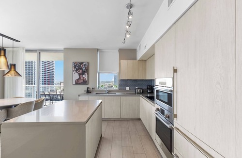 Hollywood South Central Beach Condo | Luxury Condo with Wraparound Balcony & Panoramic Water Views