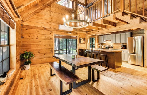 Helen Cabin | Luxury Creekside Cabin w/Hot Tub, Near Helen!