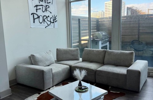 Peachtree Center Apartment | Luxury Downtown ATL Loft Near Stadium Sleeps 7