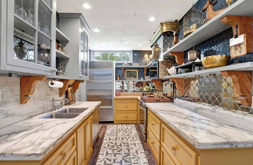 Historic Downtown Savannah House | Luxury Downtown Savannah Retreat | Heated Pool Access