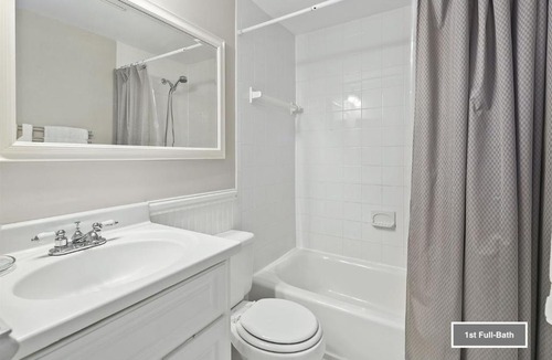 Countryside House | Luxury End Unit Townhome Just 40 Minutes from DC, Pet-Friendly, Privacy Fenced