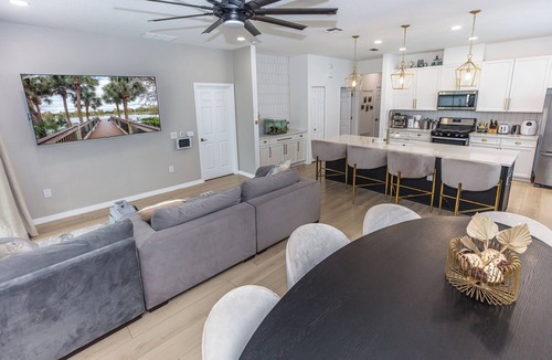 Windermere House | Luxury Family Escape ● Library ●Near Disney