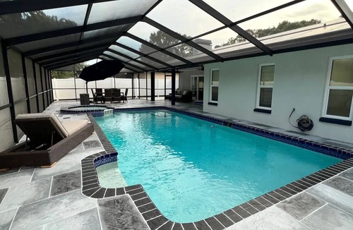 Lakeview Village House | Luxury Family Oasis: Fabulous Screened Pool