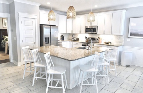 Villages of Crystal Beach House | Luxury Family Retreat in Gated Community - Walk to Beach & Huge Pool + 2 Masters