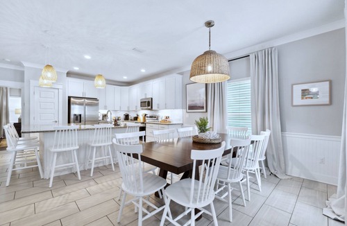 Villages of Crystal Beach House | Luxury Family Retreat in Gated Community - Walk to Beach & Huge Pool + 2 Masters