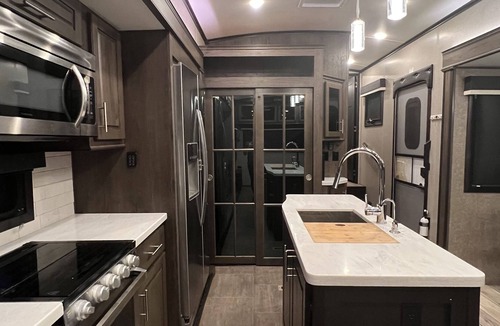 Buchanan House | Luxury Fifth Wheel with a View