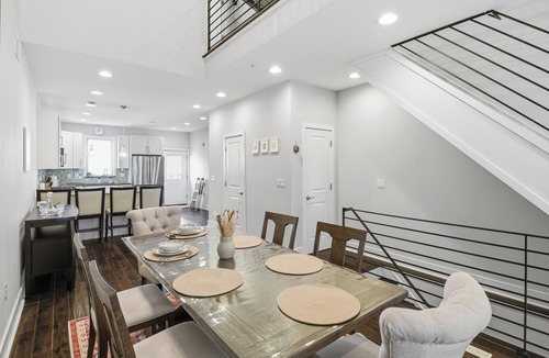 Kensington House | Luxury Fishtown - 3 Ensuite BR - RoofDeck+Bar+Backyard- Perfect for 6- Sleeps 10