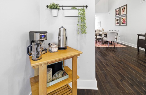 Kensington House | Luxury Fishtown - 3 Ensuite BR - RoofDeck+Bar+Backyard- Perfect for 6- Sleeps 10
