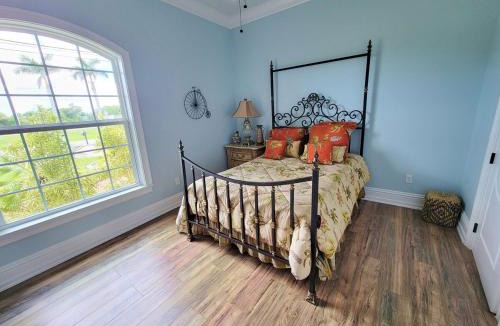 Port Charlotte Villa | Luxury Gasparilla SGC Retreat with Huge Pool Area
