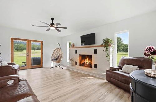 Evensville House | Luxury Golf Course Retreat with Mountain Views