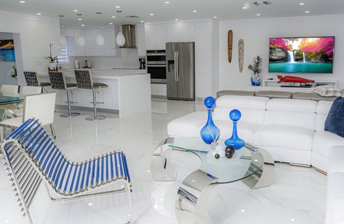 Fontainebleau House | Luxury heated salt water pool, Grill BBQ Serenity Oasis