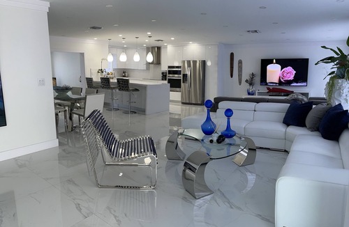 Fontainebleau House | Luxury heated salt water pool, Grill BBQ Serenity Oasis